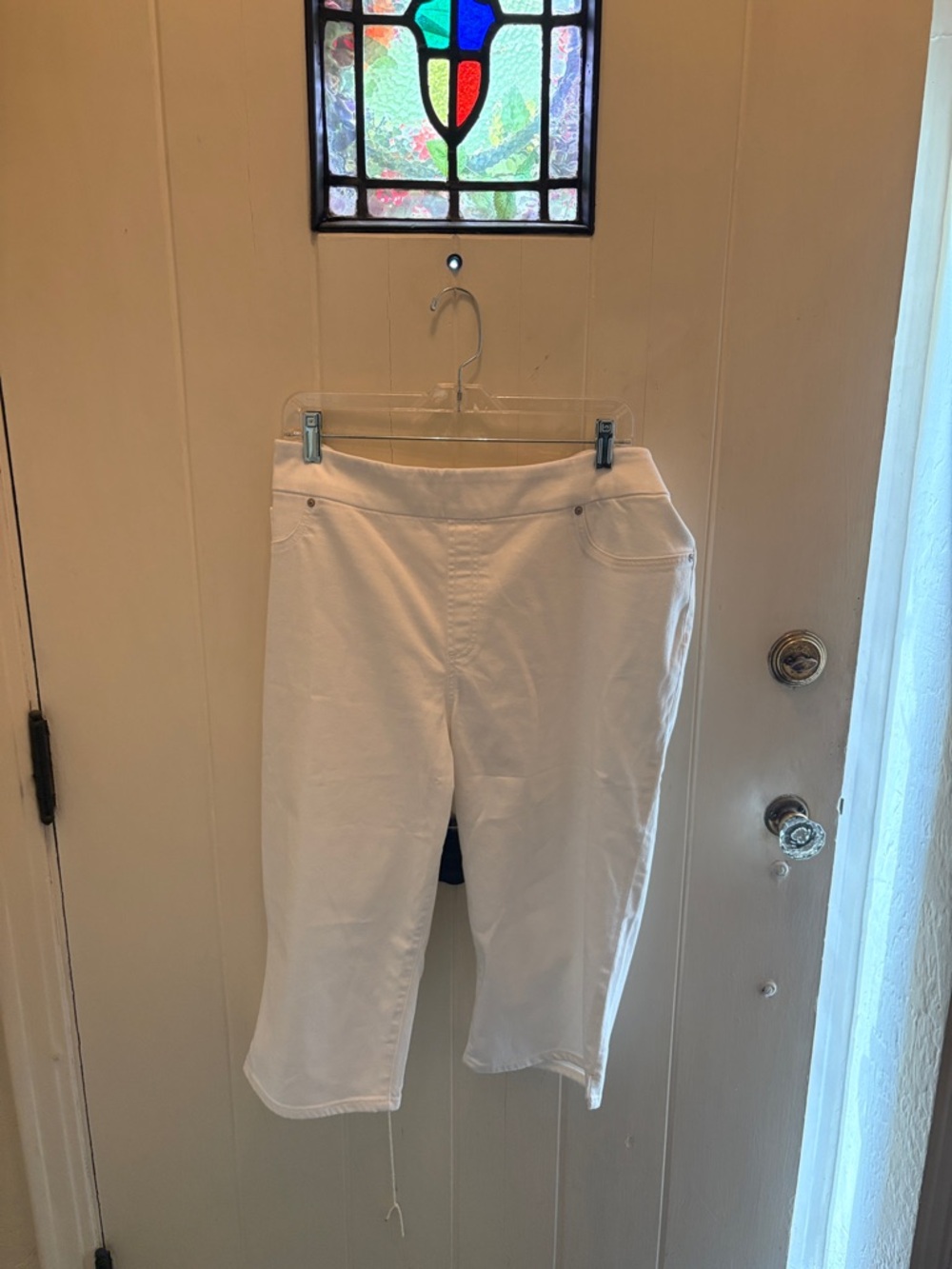 Chico’s White Denim Pull-on Cropped Jeans